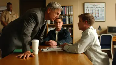 NCIS S02E20 Cellule rouge