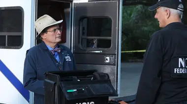 NCIS S12E04 La main au collet