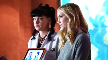 NCIS S14E13 Dos au mur