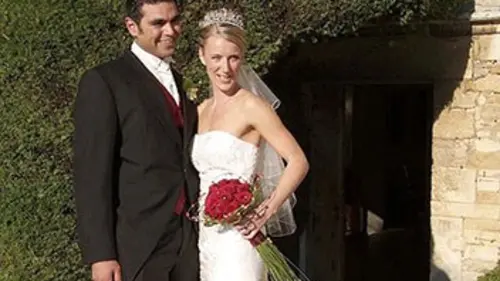 Ne le dites pas à la mariée S01E05 Vu et Naomi