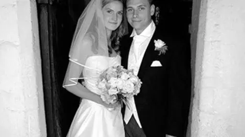 Ne le dites pas à la mariée S01E03 Lee et Sophie