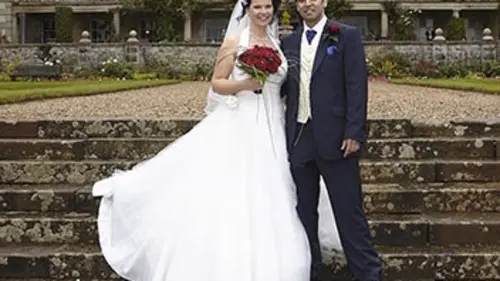 Ne le dites pas à la mariée S01E01 Sam et Katy