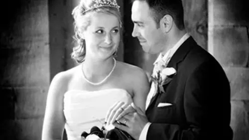 Ne le dites pas à la mariée S03E11 Emily et Paul