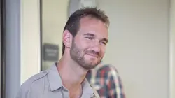 Né sans bras ni jambes