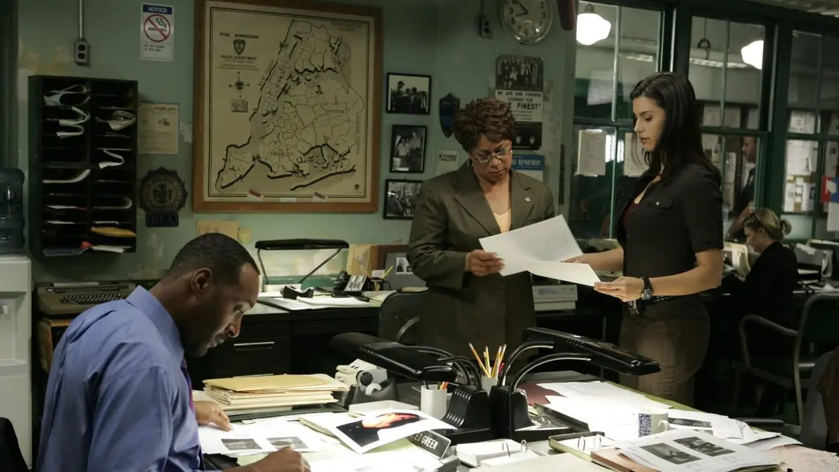 New York police judiciaire S17E02 L'annonce
