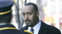 New York police judiciaire S17E18 Noir ou blanc en streaming