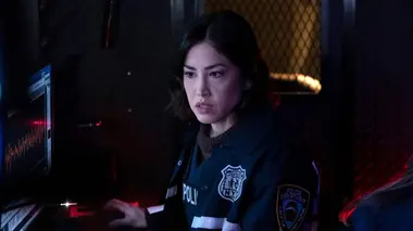 New York police judiciaire S24E19 Jouer avec le feu (Partie1)