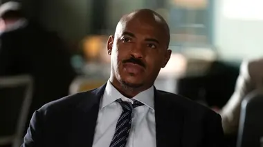 New York police judiciaire S24E21 Amour à la dure