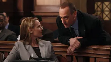 New York Unité Spéciale S12E23 Garde trop rapprochée
