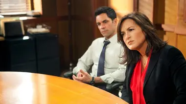 New York Unité Spéciale S16E11 Une valise encombrante