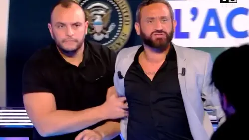 TPMP : une personne tente de se jeter sur Cyril Hanouna en direct