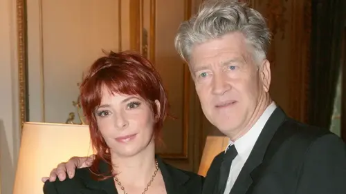Mylène Farmer rend hommage à David Lynch au Festival de Cannes (vidéo)