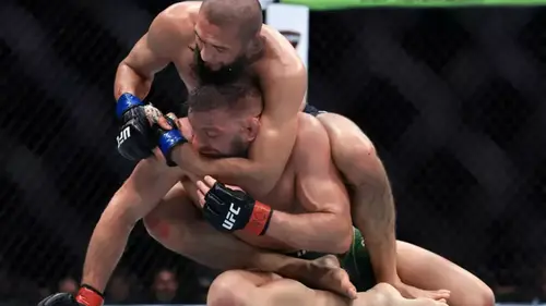 UFC 319 : Chimaev domine totalement du Plessis pour devenir nouveau champion (video)