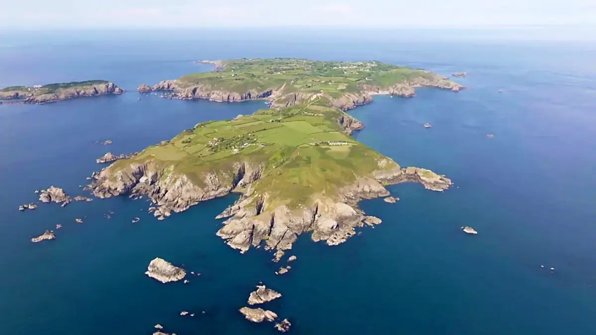 Des racines & des ailes explore les îles de Normandie : Chausey, Jersey, Guernesey, Sercq et les Écréhous