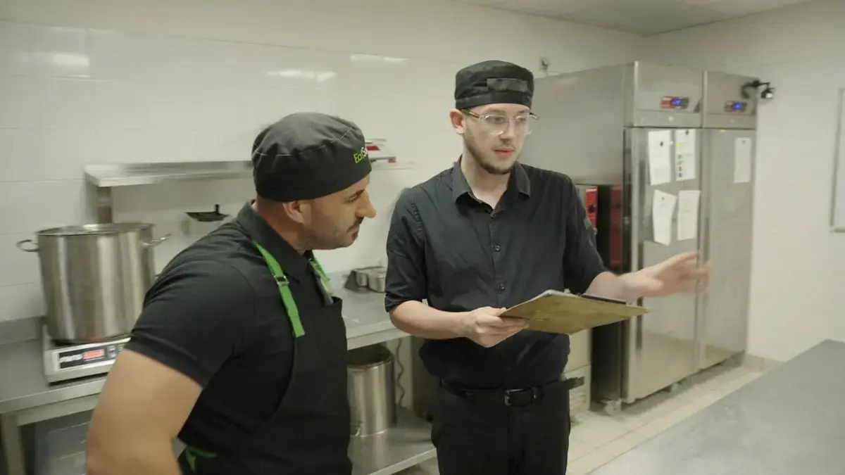 Patron Incognito (M6) : Antoine Barat, le cofondateur d’Eat Salad face à la réalité de ses restaurants