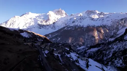 Des racines et des ailes : immersion au cœur des Alpes, entre sommets mythiques et destins hors normes