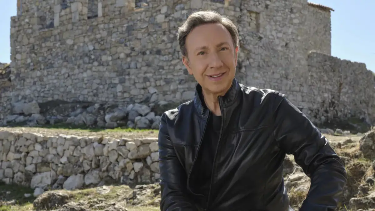 Stéphane Bern part à l’assaut de nos fêtes menacées sur France 3