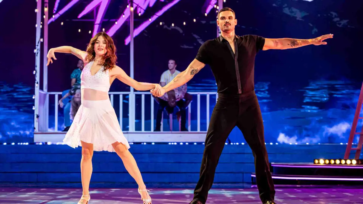 Elsa Bois et Florent Manaudou officialisent leur relation à la Fashion Week