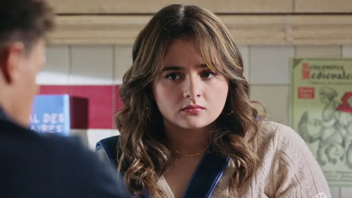 Demain nous appartient : une présence troublante s’installe chez Roxane et Sara. Spoiler du 26 janvier 2026.