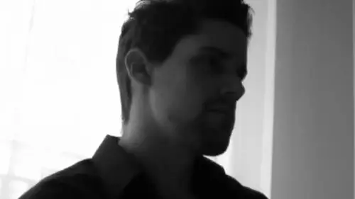 Rencontre avec Alex B., le rédacteur TV de l'ombre qui sort enfin de l'anonymat