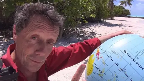 J’irai dormir chez vous : Antoine de Maximy aux Kiribati