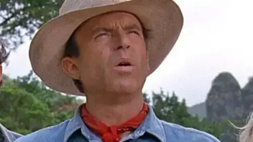 Sam Neill est mort à 78 ans. Retour sur la carrière de la star de Jurassic Park.