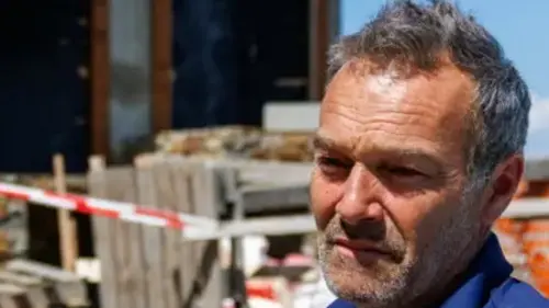 Marc-Emmanuel Dufour frappé par un terrible incendie : son chalet part en fumée