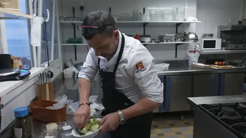 Jobs d’été : les coulisses parfois impitoyables des vacances dans “Enquête exclusive” sur M6
