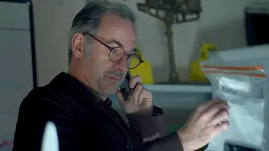 No Offence S01E07 Le deuxième homme