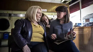 No Offence S02E05 Coup bas