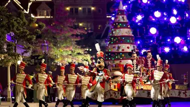 Noël à Disneyland : dans le secret du plus grand parc d'attraction d'Europe