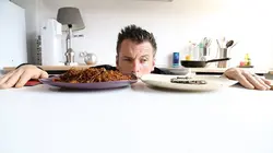 Norbert, commis d'office Pamela, extermination de tiramisu / Christophe, trafic de sauce