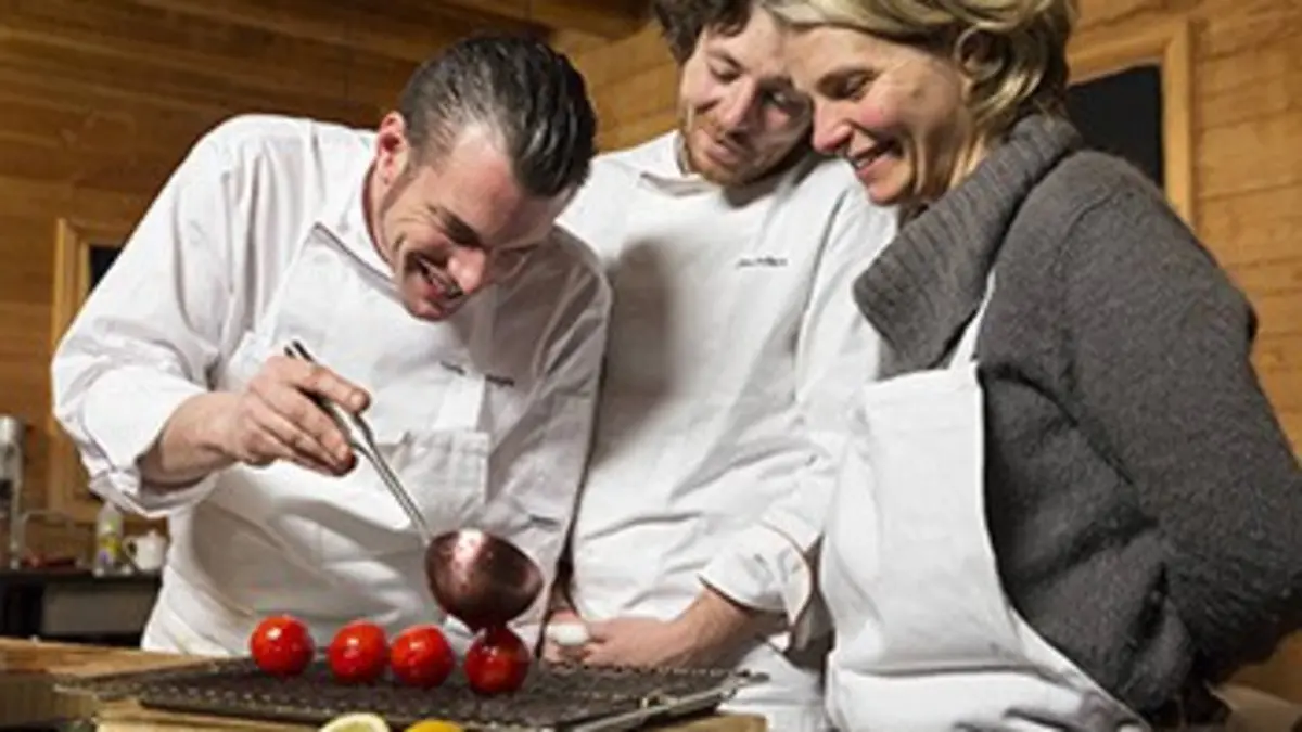 Norbert et Jean : le défi Transformer de vieux légumes abîmés en plat gastronomique