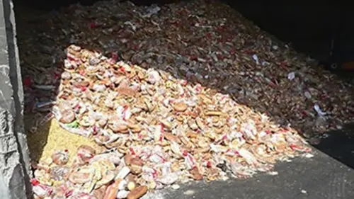 Nos poubelles passent à table