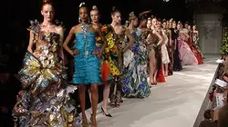 Sur TV5MONDE à 20h59 : Nouvelle couture, le luxe revisité