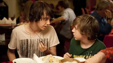 Nowhere Boys S01E08 Entre deux mondes : Dîner et déboires