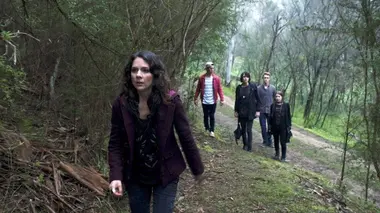 Nowhere Boys S02E05 Entre deux mondes : Soupçons