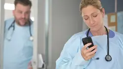 Nurse Jackie S05E07 Un pour tous, elle toute seule