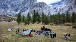 Nus et culottés  Objectif Hautes-Alpes : prélude pour un glacier