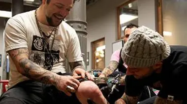 NY Ink Episode 7 : Coqs et romance