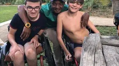 Objectif Kilimandjaro : Oscar et Arthur sur le toit de l'Afrique