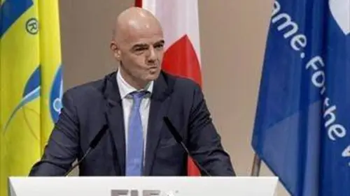 Objectif Monde : l'hebdo Main basse sur le foot, la vértitable histoire du «Piccolo»