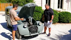 Occasions à saisir : tournée mondiale 2CV Fourgonnette - France