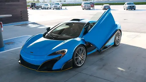 Occasions à saisir : tournée mondiale McLaren P1