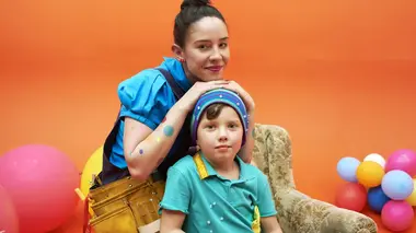 Esther joue de la musique