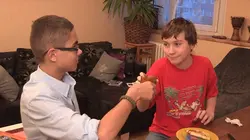 On a échangé nos mamans S01E01 Marjorie et Edwige