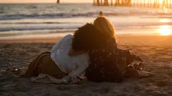 On the Verge  S01E01 Presque deux mois auparavant