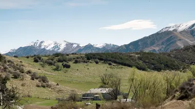 One Lane Bridge S01E01 L'arrivée