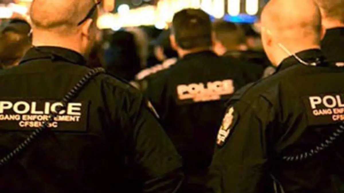 Opération police S01E10