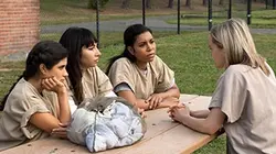 Orange Is the New Black S03E10 Des lolos et des poils